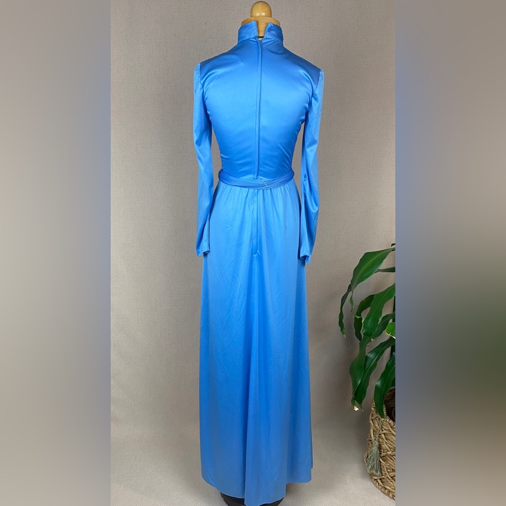 Elegant Long Sleeve Maxi Dress in Bright Blue - Picture 3 of 12